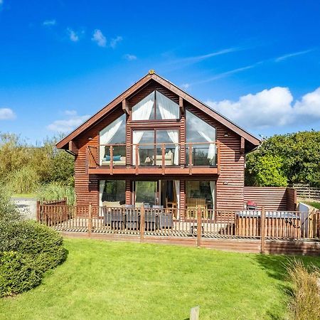 Skylark Sleeps 8 Private Hot Tub & Dogs Welcome Nr Padstow, Resort Pool Bar & Watersports St Columb Major Esterno foto