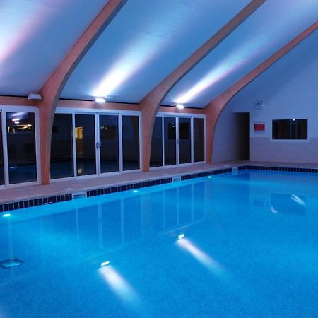 Skylark Sleeps 8 Private Hot Tub & Dogs Welcome Nr Padstow, Resort Pool Bar & Watersports St Columb Major Esterno foto