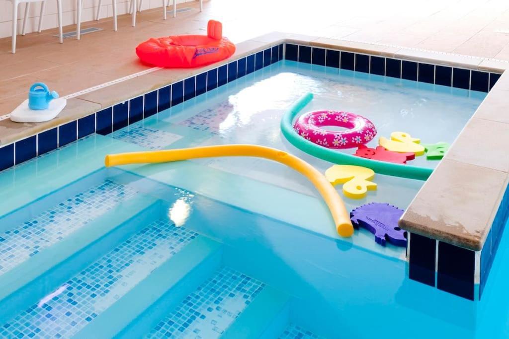 Skylark Sleeps 8 Private Hot Tub & Dogs Welcome Nr Padstow, Resort Pool Bar & Watersports St Columb Major Esterno foto