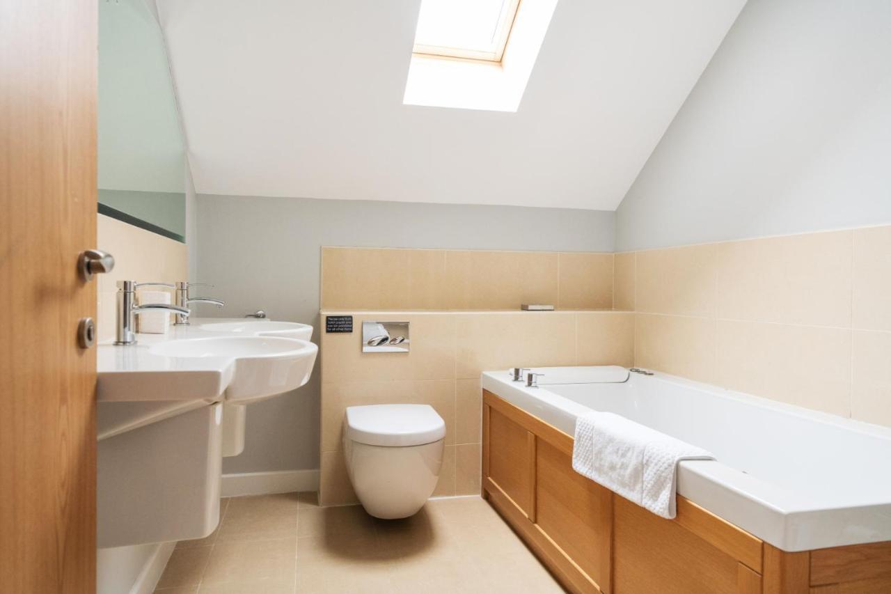 Skylark Sleeps 8 Private Hot Tub & Dogs Welcome Nr Padstow, Resort Pool Bar & Watersports St Columb Major Esterno foto