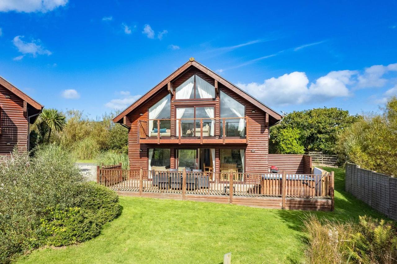 Skylark Sleeps 8 Private Hot Tub & Dogs Welcome Nr Padstow, Resort Pool Bar & Watersports St Columb Major Esterno foto