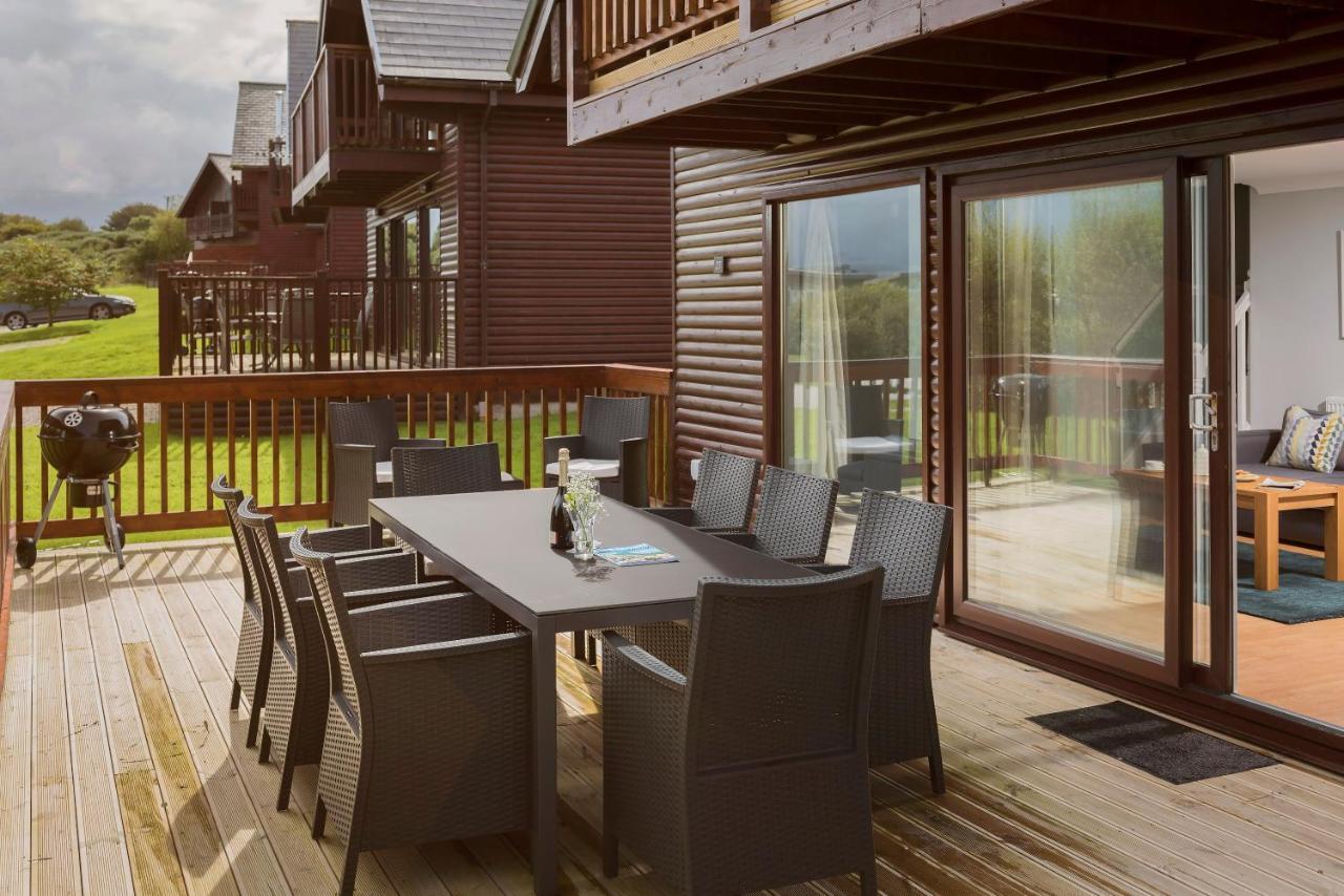 Skylark Sleeps 8 Private Hot Tub & Dogs Welcome Nr Padstow, Resort Pool Bar & Watersports St Columb Major Esterno foto