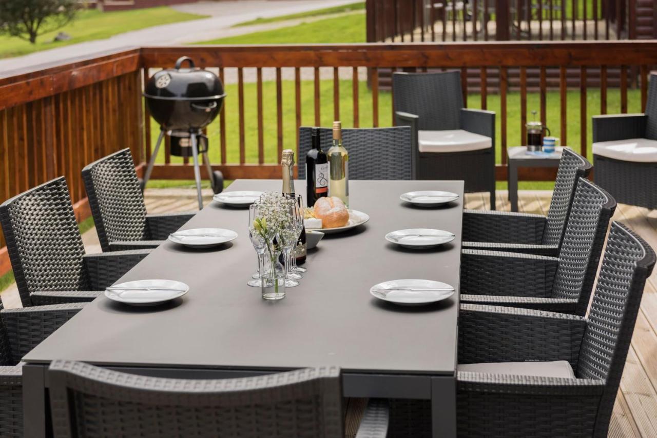 Skylark Sleeps 8 Private Hot Tub & Dogs Welcome Nr Padstow, Resort Pool Bar & Watersports St Columb Major Esterno foto