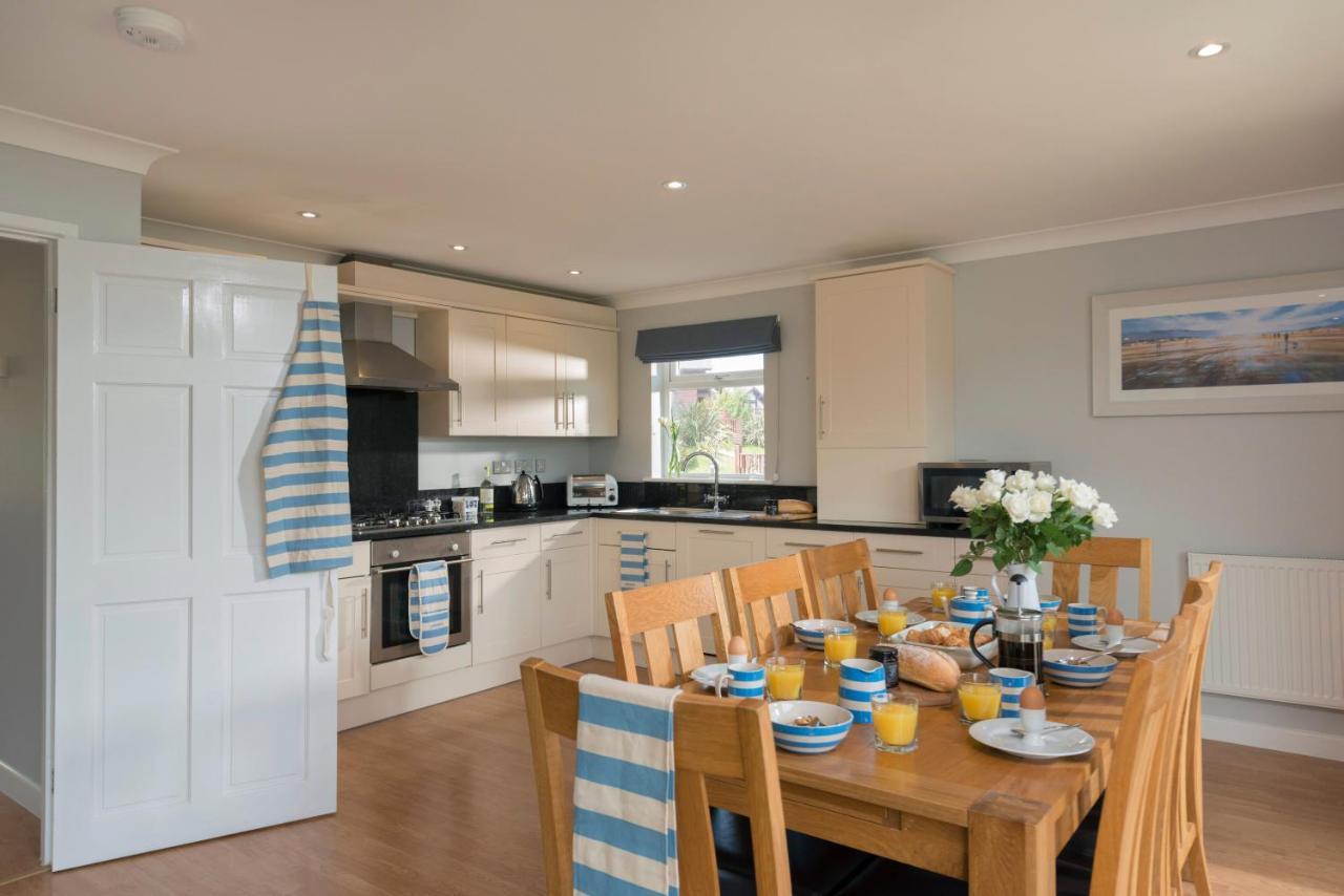 Skylark Sleeps 8 Private Hot Tub & Dogs Welcome Nr Padstow, Resort Pool Bar & Watersports St Columb Major Esterno foto