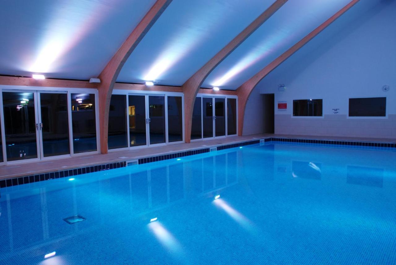 Skylark Sleeps 8 Private Hot Tub & Dogs Welcome Nr Padstow, Resort Pool Bar & Watersports St Columb Major Esterno foto