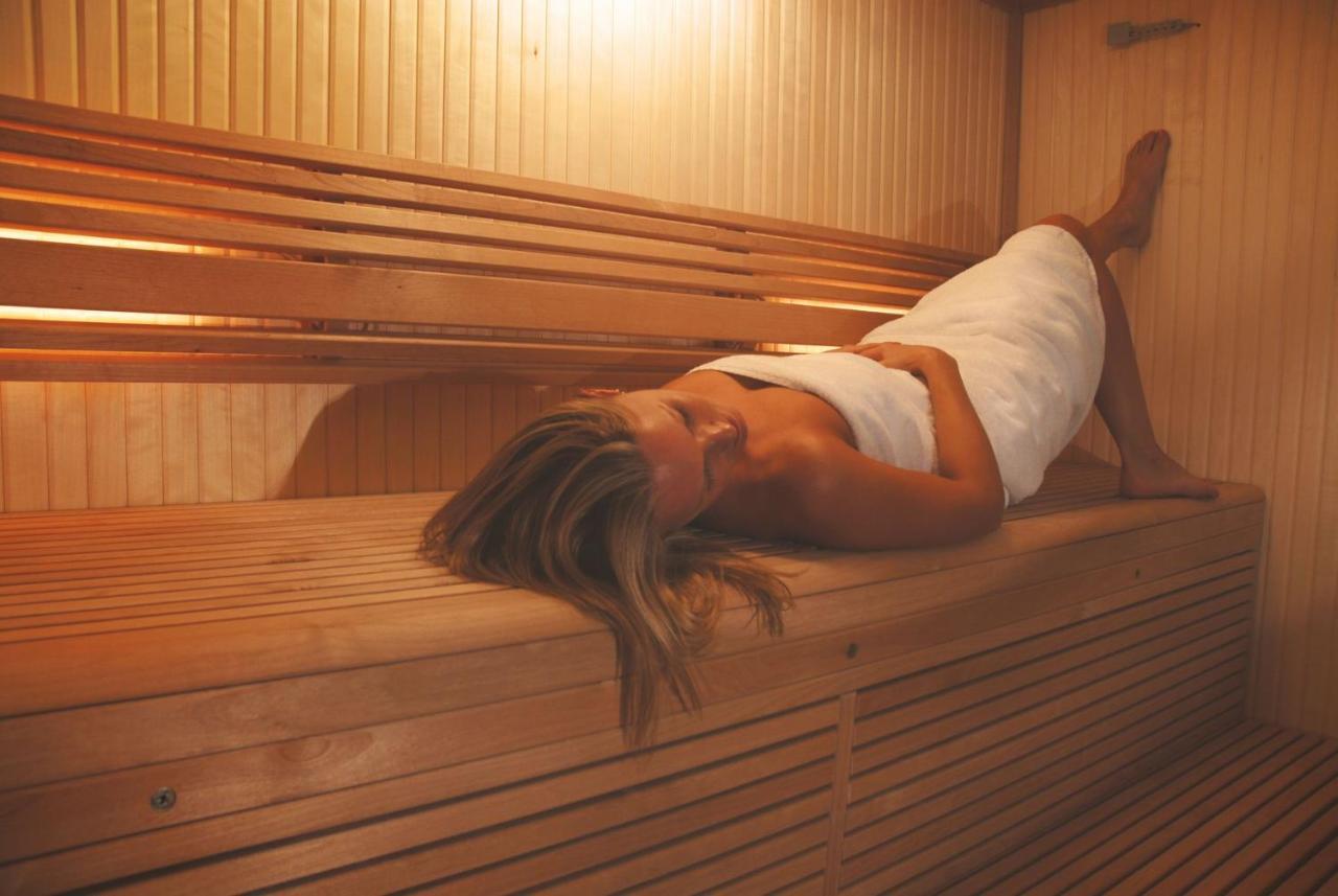 Skylark Sleeps 8 Private Hot Tub & Dogs Welcome Nr Padstow, Resort Pool Bar & Watersports St Columb Major Esterno foto