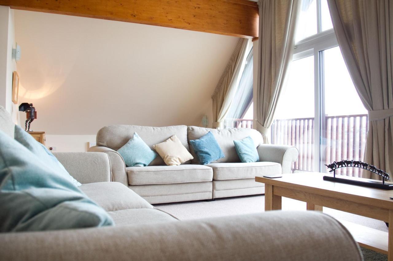 Skylark Sleeps 8 Private Hot Tub & Dogs Welcome Nr Padstow, Resort Pool Bar & Watersports St Columb Major Esterno foto